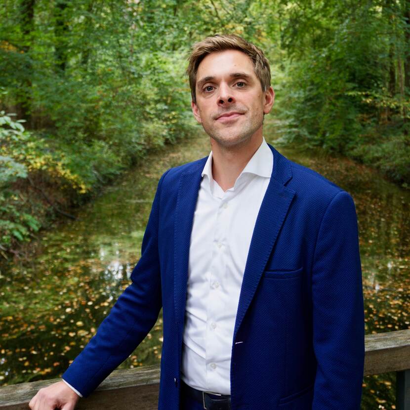 F.J.F. (Felix) van Veldhoven MA